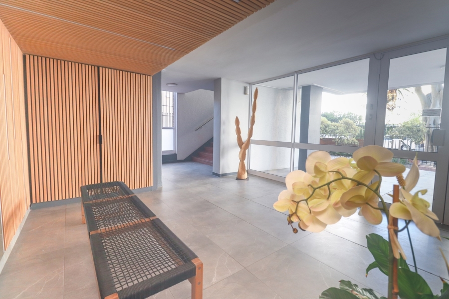 1 Bedroom Property for Sale in Sea Point Western Cape